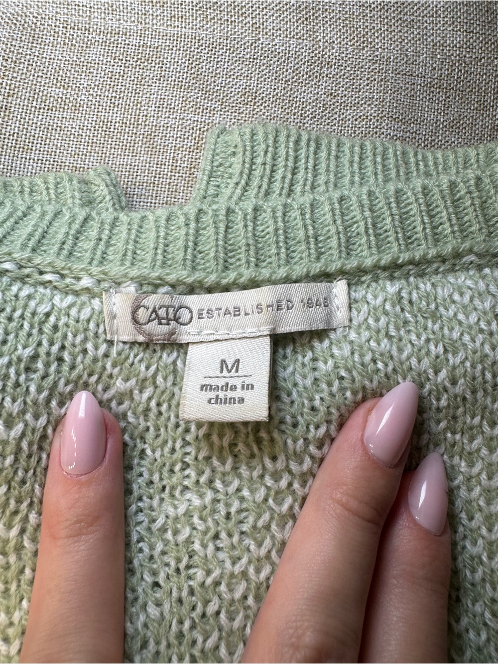 Retro 70s Pattern Sweater! - Picture 3 of 4